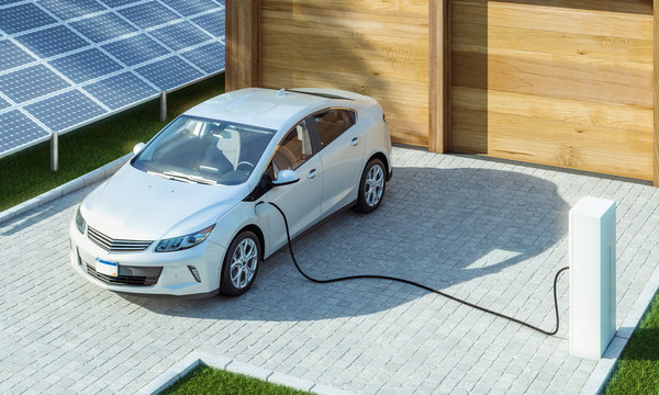 Modernes Elektroauto zu Hause Strom tanken