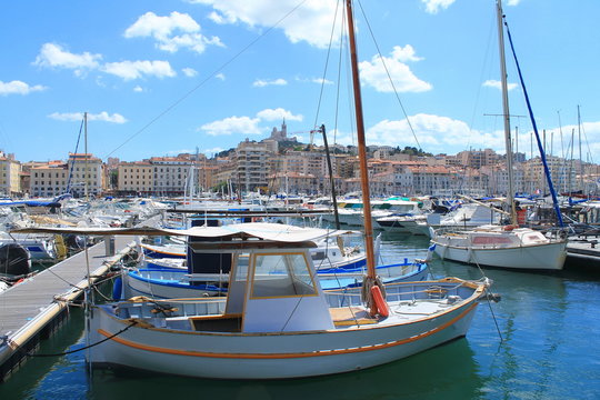 Le Pittoresque vieux port de Marseille, France