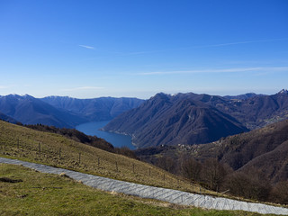 Fototapeta premium Lago di Como visto dai monti