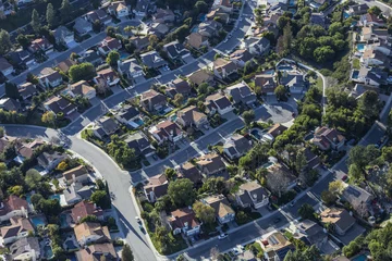 Türaufkleber Aerial view of suburban cul de sac homes in Thousand Oaks California.   © trekandphoto