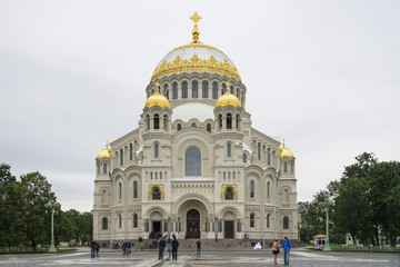 Fototapeta na wymiar Kronstadt. The Naval Cathedral of St. Nicholas Nicholas the Wonderworker. - built last, the largest of the sea cathedrals of the Russian Empire. It was erected in 1903-1913.