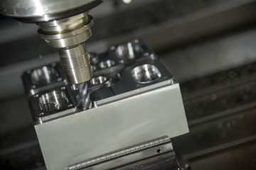 The CNC milling machine use solid  flat endmill tool for cutting  the automotive mold part .