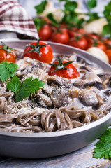Dark pasta with vegetables