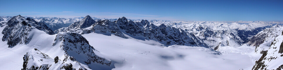 Obraz na płótnie Canvas panorama view of winter mountain landscape in the Swiss Alps near Klosters