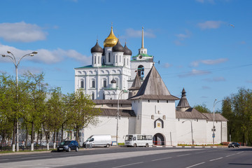 Fototapeta na wymiar Krom, Holy Trinity Cathedral in Pskov