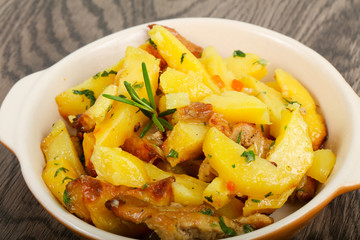 Fried potato with pork