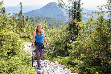 Naklejka premium Young woman hiking in the Carpathian mountains in summer