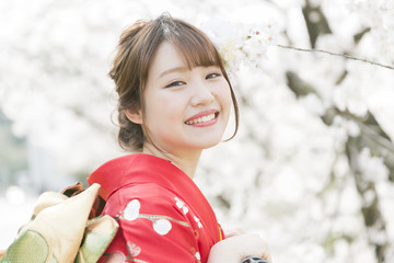 振袖の着物を着た女性