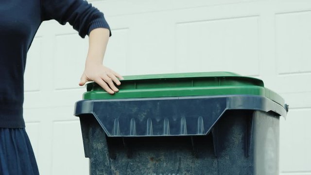 Take out the garbage from the house