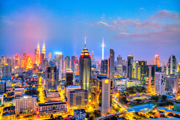 Fototapeta premium Kuala Lumpur, Malezja. Widok z lotu ptaka panoramę nocy.