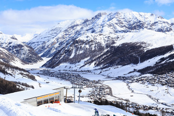Fototapeta na wymiar Livigno in Italian Alps during winter. Ski resort Carosello 3000