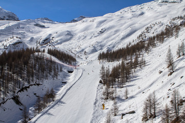 Fototapeta na wymiar Ski Tracks in a Swiss mountains in Saas-Fee