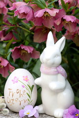 Osterdekoration im Garten