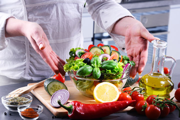 Preparation of a vegetable salad from fresh organic ingredients
