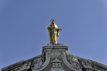 Kirchenfigur auf dem Dach, Kirche Santa Maria degli Angeli, bei Assisi, Umbrien, Italien, Europa, ÖffentlicherGrund, Europa