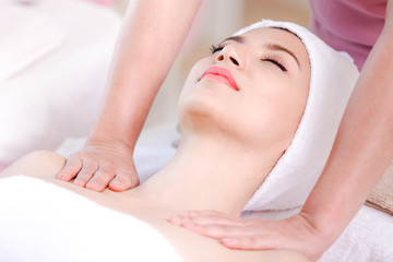 Fototapeta na wymiar Beautiful young woman spa on shoulder relaxing receiving massage,Spa concept