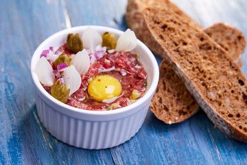 beef tartare with egg