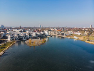 Fototapeta na wymiar Phönixsee-Ufer in Dortmund