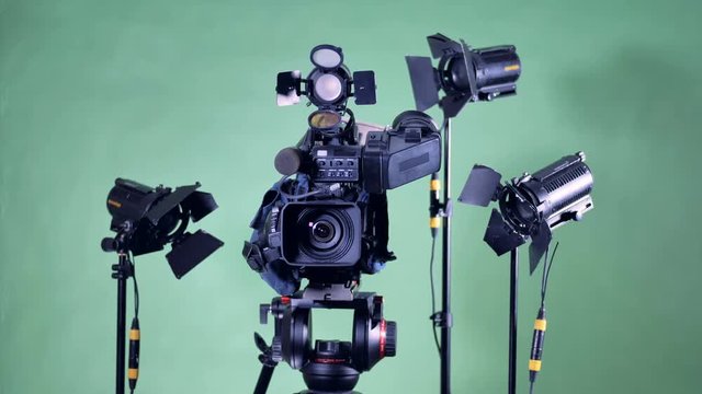 Background projectors of a videomaking set are turning off all at once