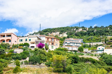 Obraz premium Daylight view from bottom to colorful city buildings on mountain