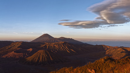 Magnifique vue sur les cones du mont Bromo, Indonésie
