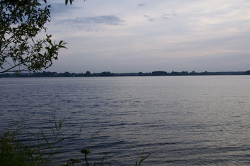 Fototapeta na wymiar evening by the river