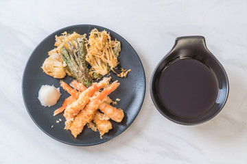 shrimps tempura (battered fried shrimps) with vegetable