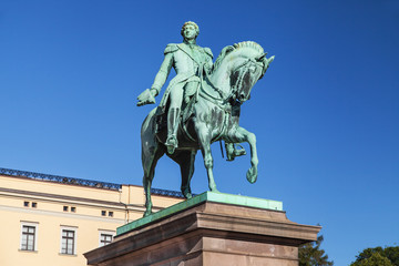 Fototapeta na wymiar Statue of King Karl Johan in Oslo