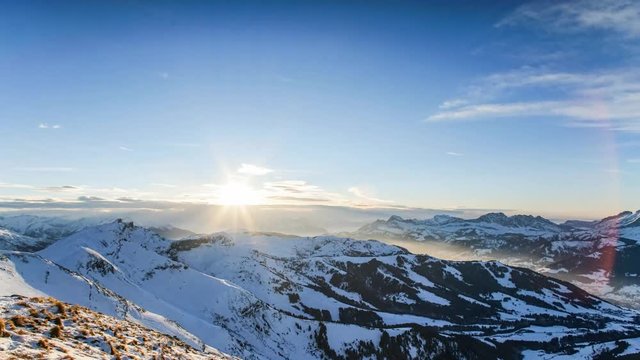 Timelapse du coucher de soleil sur la station de Meg&egrave;ve 