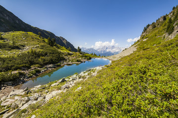 Fototapeta na wymiar Lake Spiegelsee Mittersee and mountain range Dachstein in Austrian Alps