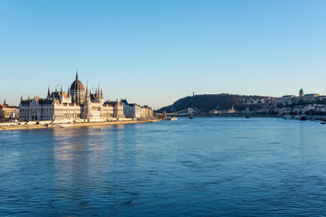 Fototapeta na wymiar Budapest parliament and Chain Bridge and palace at the river Danube during sunset from the side