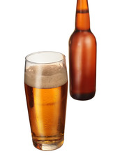 kufel piwa z butelką