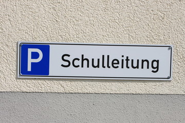 Obraz premium Parkplatz Schulleitung