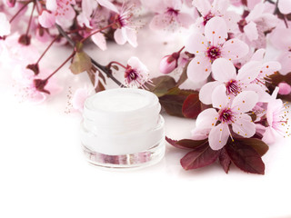 Obraz na płótnie Canvas cosmetic product with spring flowers, fresh as spring concept