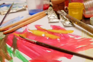 Obraz premium Artist paint brushes on wooden background close-up