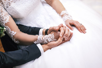 Obraz na płótnie Canvas Young wedding couple holding hands