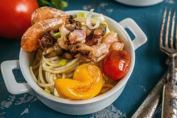 GarlickySeafood pasta Spaghetti with Clams, Prawns, Seafood Cocktail