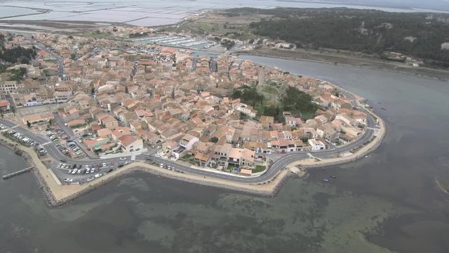 Francia. Drone en Gruissan,localidad y comuna francesa, situada en el departamento del Aude en la región de Languedoc-Rosellón. Fotografia aerea con Dron