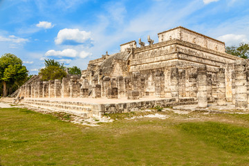 Fototapeta na wymiar Thousand columns mayan temple complex, Chichen Itza archaeological site, Yucatan, Mexico