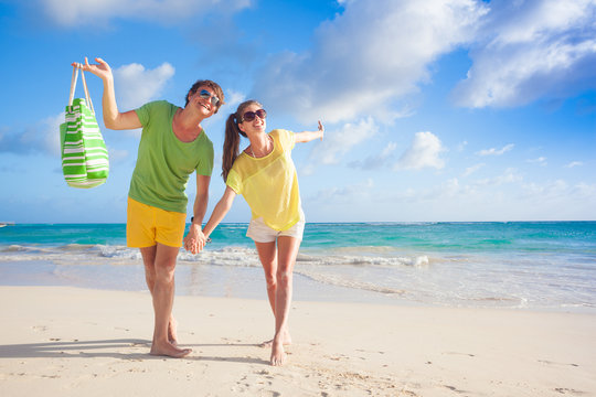 picture of happy couple in sunglasses having fun at the beach