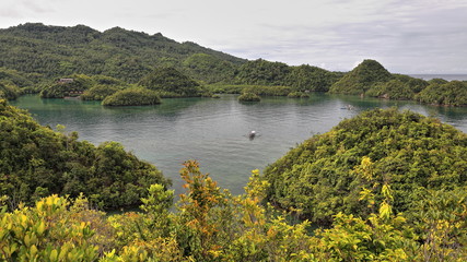 Fototapeta na wymiar Bangkas and balangays anchored-bay to the S.of Latasan island. Sipalay-Philippines. 0371