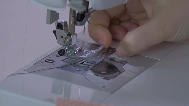 Replacing the bobbin thread 