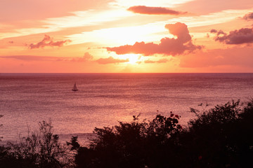 Fototapeta na wymiar Coucher de soleil en Guadeloupe
