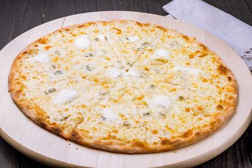 Pizza Quattro formaggi