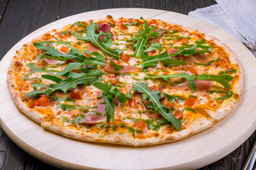 Pizza with Parma ham and arugula