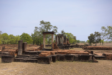 Fototapeta na wymiar タイ国ナコンラーチャシーマー県の遺跡プラサートムアンケーグ