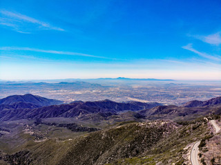 Fototapeta premium Drone View Above Rim Of The World In The San Bernardino Mountains Of The San Gabrial Valley