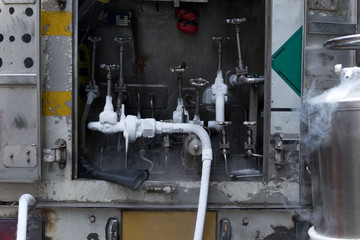 Connecting valve and pipelines of the gas system for nitrogen cylinders