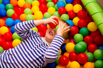 Fototapeta na wymiar Kids playing in a pool of balls
