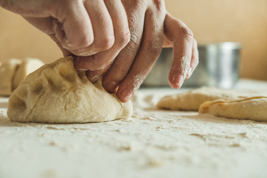 homemade cakes of the dough in the women's hands